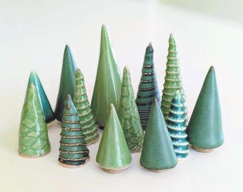 Árboles de Navidad en miniatura hechos a mano en cerámica, decoración navideña natural