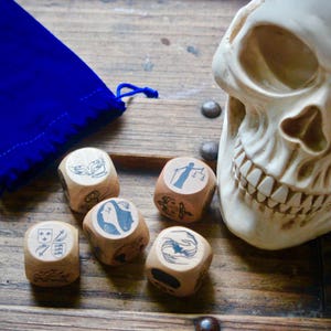 Shakespeare&#39;s Plot Device Dice — Shakespeare Story Cubes