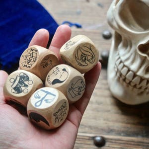 Shakespeare's Plot Device Dice Shakespeare Story Cubes image 10