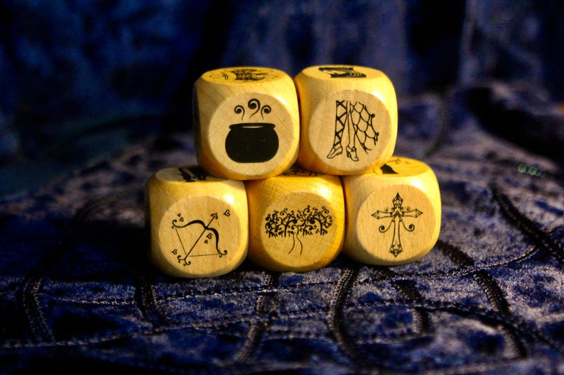 Shakespeare's Plot Device Dice Shakespeare Story Cubes image 6