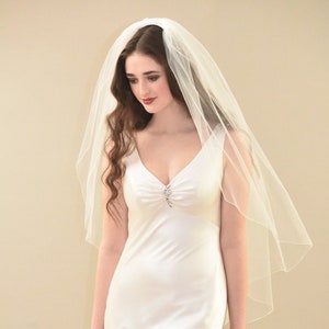 Fingertip Length Pencil Edge Veil | Fingertip Length Veil | Pencil Veil | Mid Length Wedding Veil | Simple Veil | Classic Veil