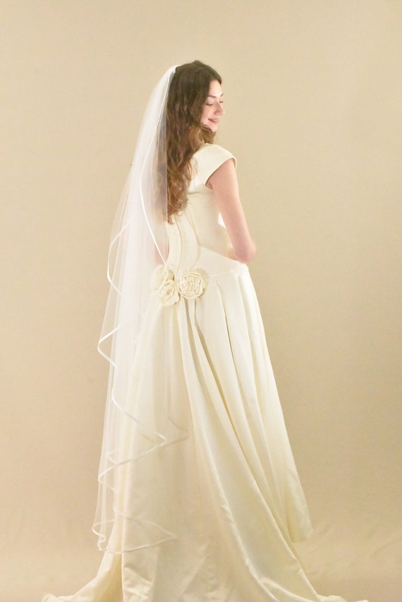 Angel Cut Waltz Wedding Veil: Satin Trim, Bridal Illusion (65 Inch