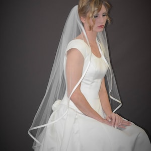 Fingertip Veil with Satin Trim | Satin Edge Veil | Veil Wedding | Ribbon Edge Veil | Fingertip Length Veil | Classic Veil | Bridal Veil