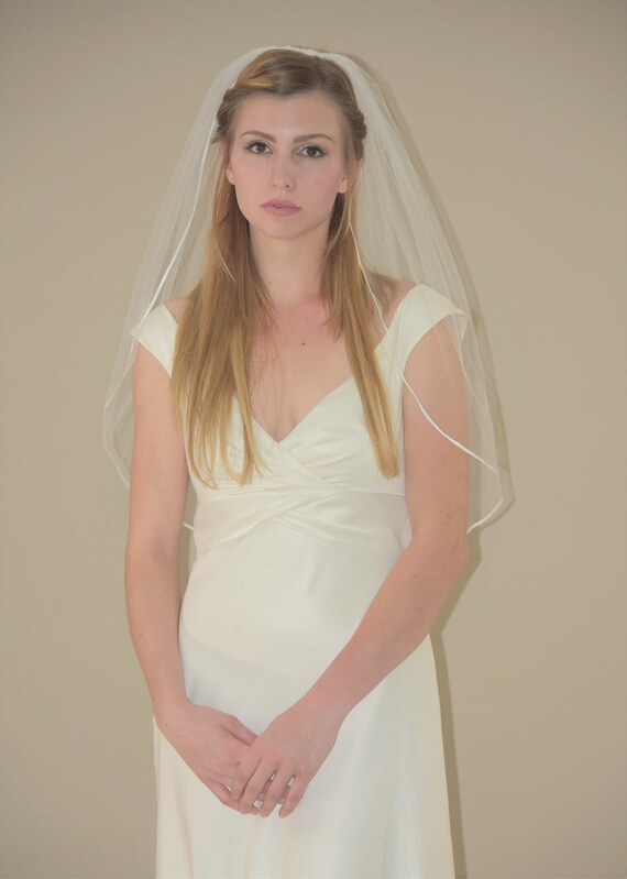 2T Ivory Bridal Fingertip Length 1//8/" Ribbon Edge Wedding Veil