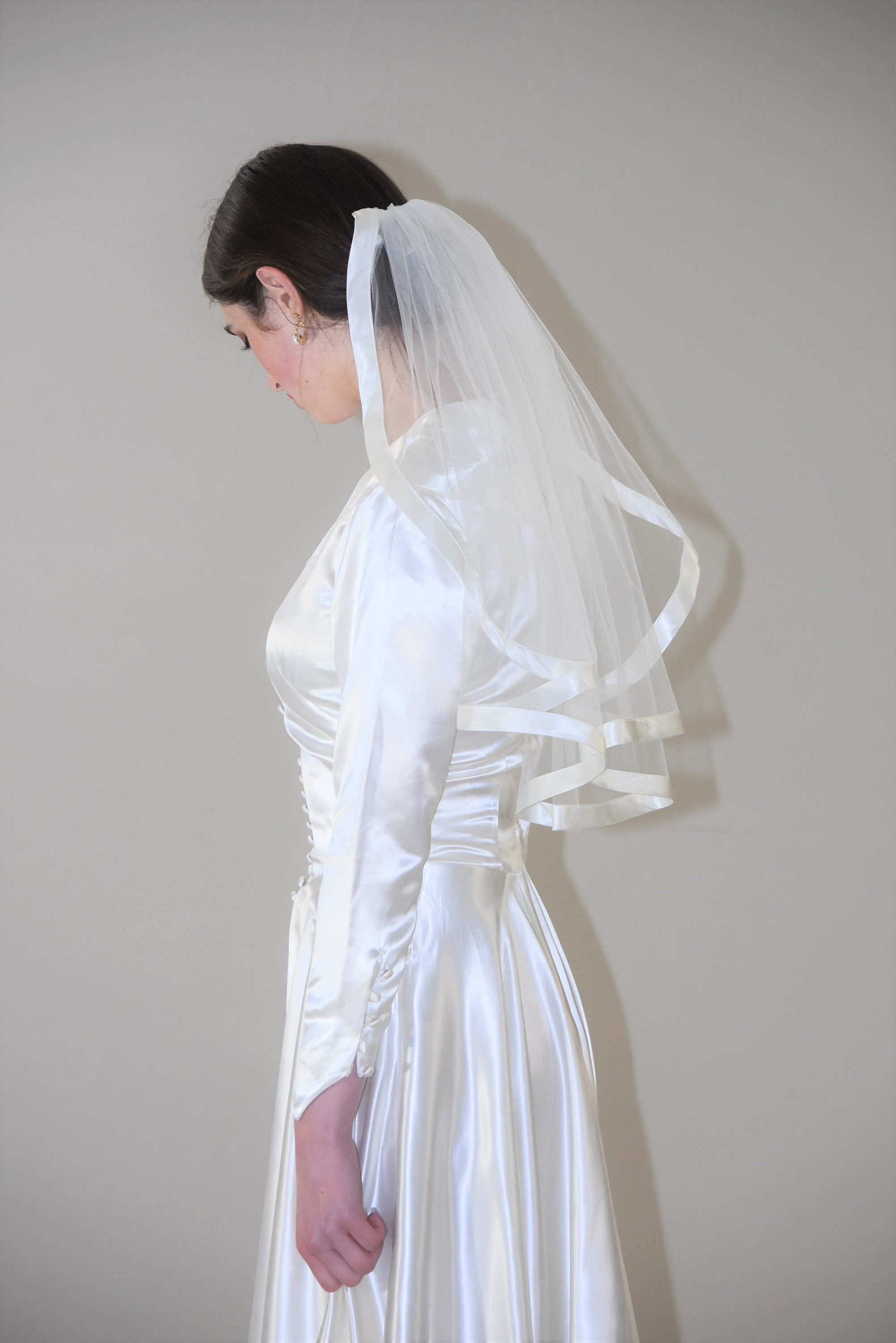 Vintage-inspired Short Wedding Veil with 1/4 Satin Edge