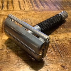 1966 Gillette Black Handle Super Speed Flair Tip DE safety razor