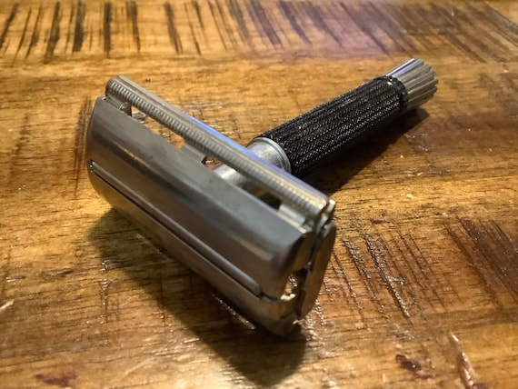 1966 Gillette Black Handle Super Speed Flair Tip DE Safety Razor