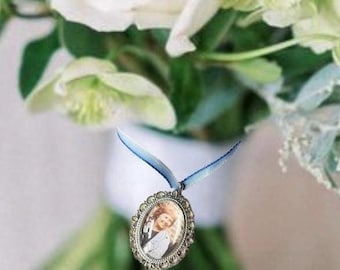 Photo Memory remembrance bouquet charm - locket - brooch | Oval keepsake with ribbon. Wedding flower charm - Something blue