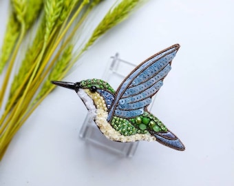 Beaded hummingbird brooch bird pin jewelry embroidered lapel pin colibri brooch handmade gift for her bird lover gift summer accessories