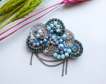 Broche nuage de perles bleu et gris nuage thème météo chaîne bijoux broche de perles autrichienne avec des paillettes bijoux uniques cadeau fait main pour elle