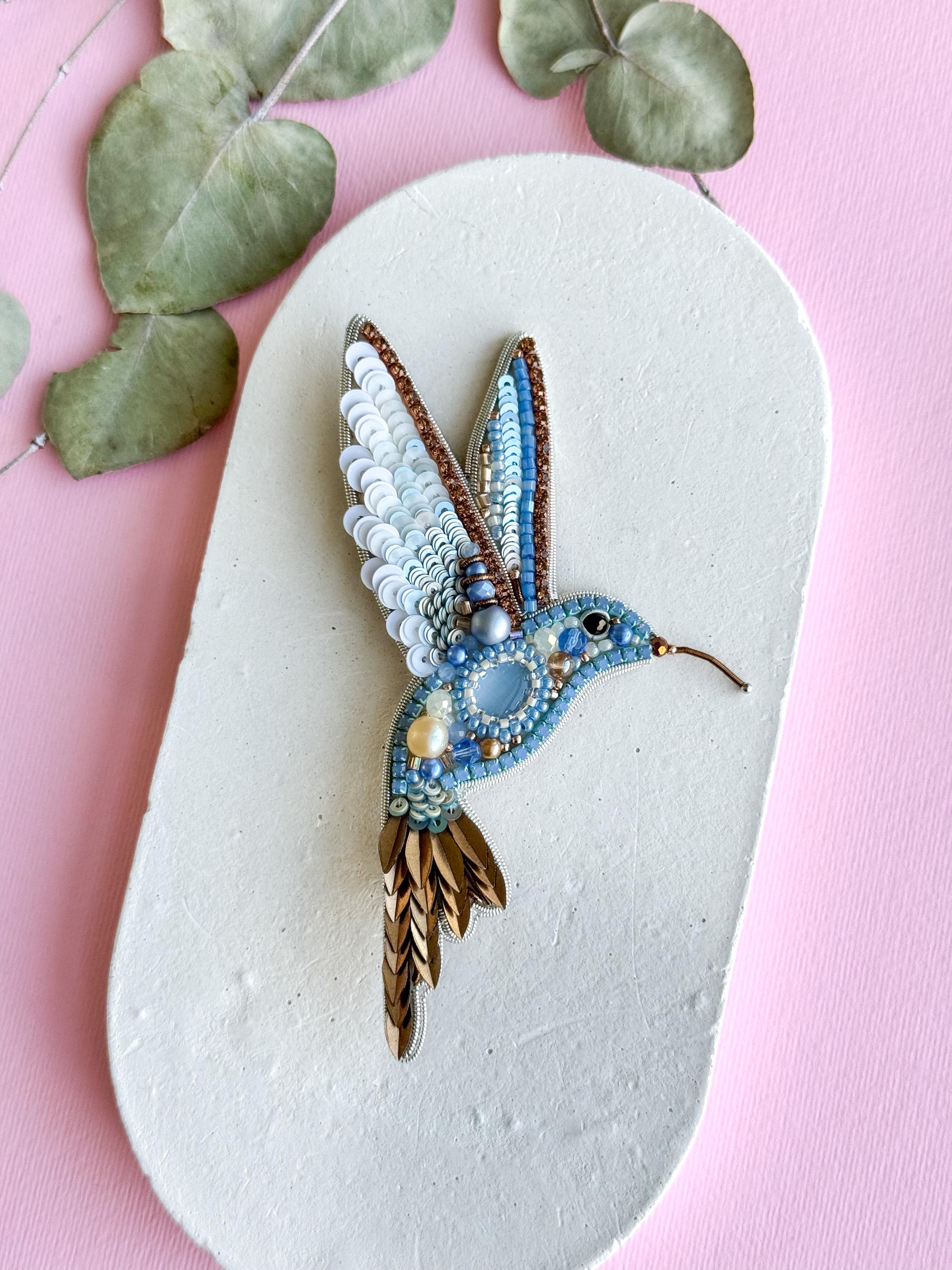 Beaded hummingbird brooch embroidered bird pin handmade - Thumbnail 4