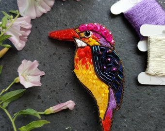 Beaded kingfisher, beaded brooch embroidered bird pin, unique jewelry, gift for her, purple bird, embroidered jewelry