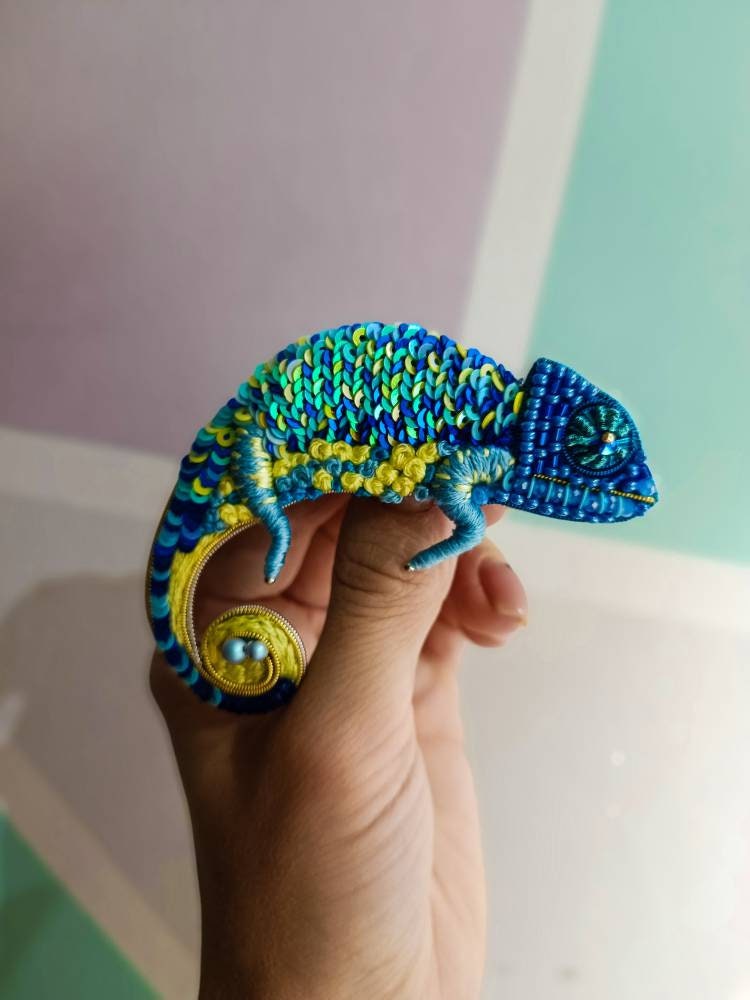 Embroidered chameleon pin beaded brooch lizard sequins jewelry yellow and blue pin Ukrainian flag colors made in Ukraine unique jewelry gift - Thumbnail 7