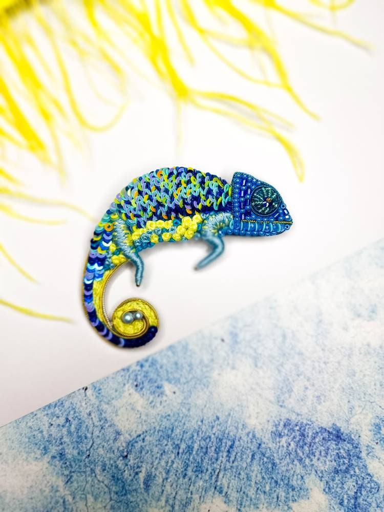 Embroidered chameleon pin beaded brooch lizard sequins jewelry yellow and blue pin Ukrainian flag colors made in Ukraine unique jewelry gift - Thumbnail 4