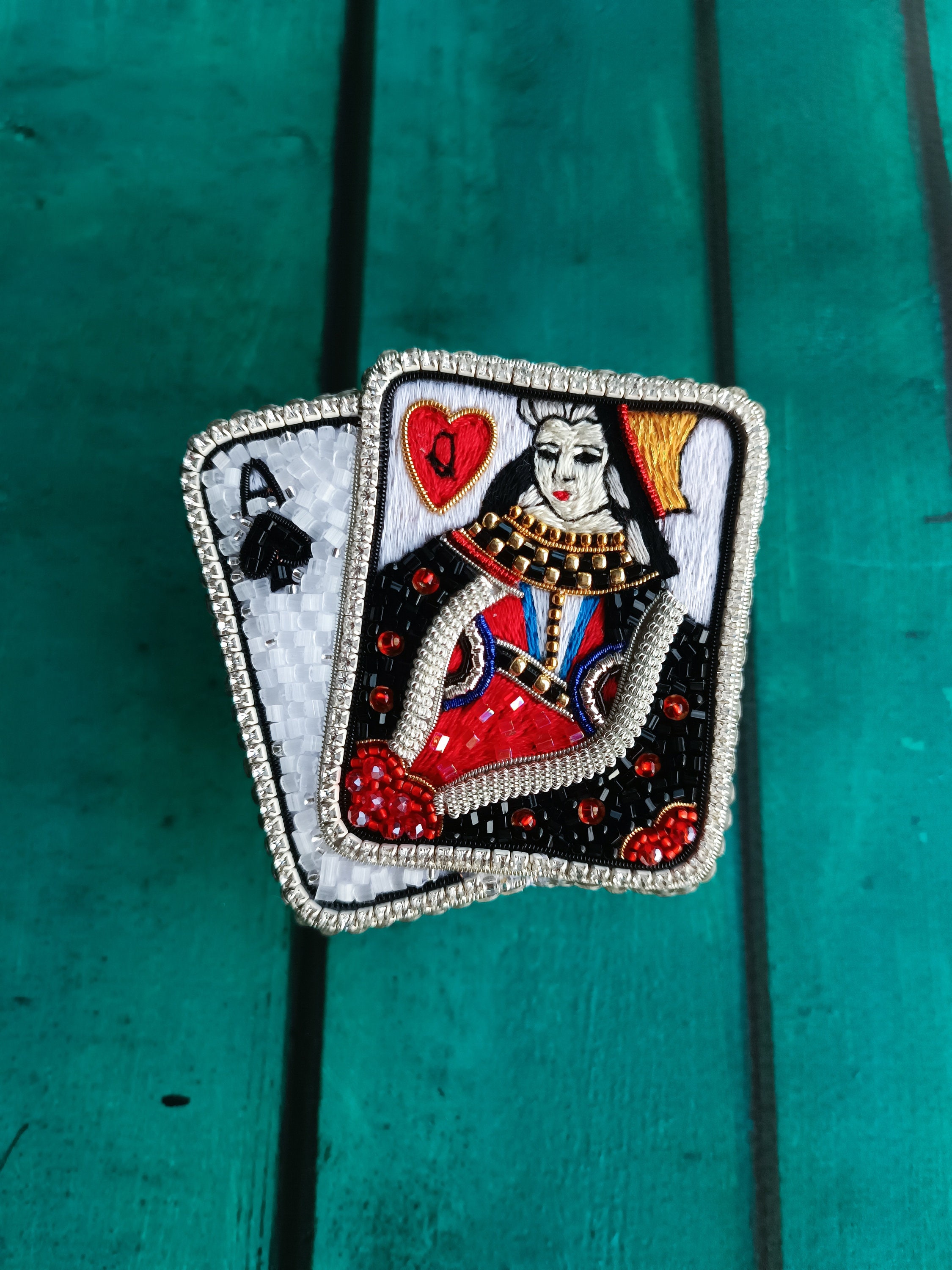 Embroidered seed beads brooch playing cards pin queen of hearts and ace of spades, pocker lover gift handmade, unique gift - Thumbnail 2