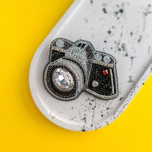 Beaded camera brooch embroidered photo camera pin photographer gift camera jewelry Christmas gift for camera lover unique jewelry handmade