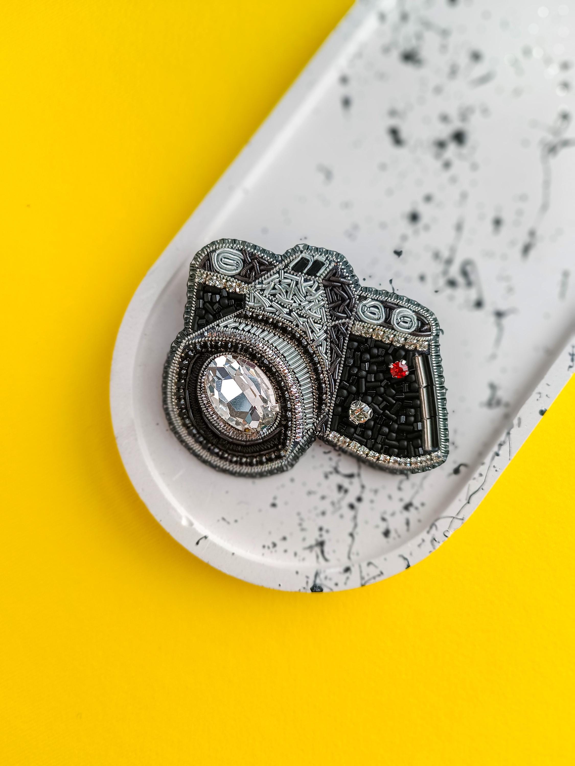 Beaded camera brooch embroidered photo camera pin photographer gift camera jewelry Christmas gift for camera lover unique jewelry handmade