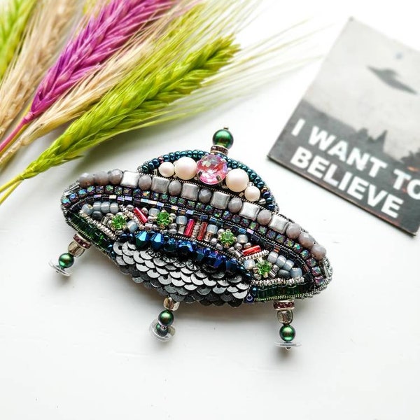 Embroidered UFO, alien brooch, beaded brooch, flying object, alien jewelry, UFO jewelry, unique gift, ready for ship