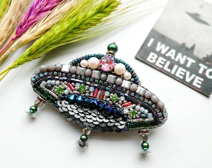 Embroidered UFO, alien brooch, beaded brooch, flying object, alien jewelry, UFO jewelry, unique gift, ready for ship