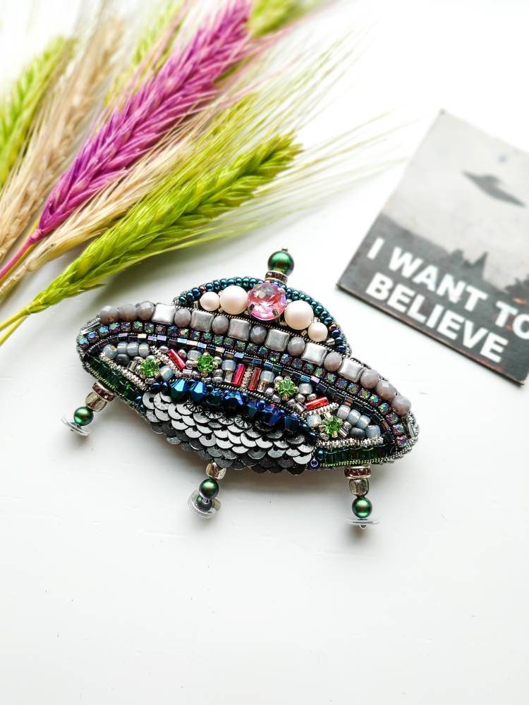 Embroidered UFO, alien brooch, beaded brooch, flying object, alien jewelry, UFO jewelry, unique gift, ready for ship