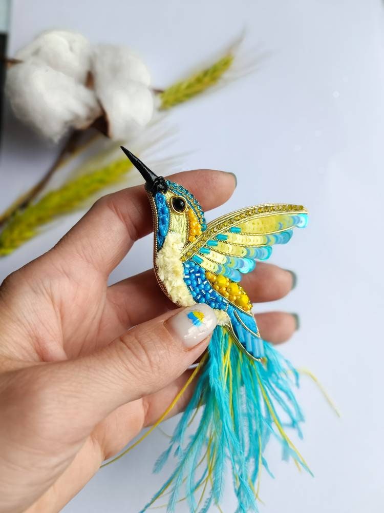 Beaded hummingbird brooch embroidered ukraine pin ukrainian shop handmade bird pin blue and yellow made in Ukraine - Thumbnail 2