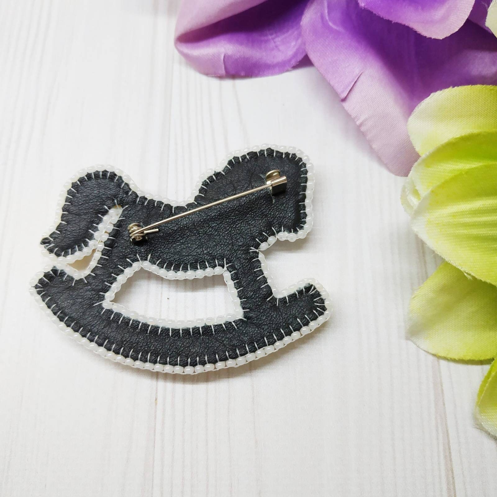 Beaded toy horse brooch handmade embroidered seed beads pin for kids gift for her white horse yellow beaded jewelry - Thumbnail 4