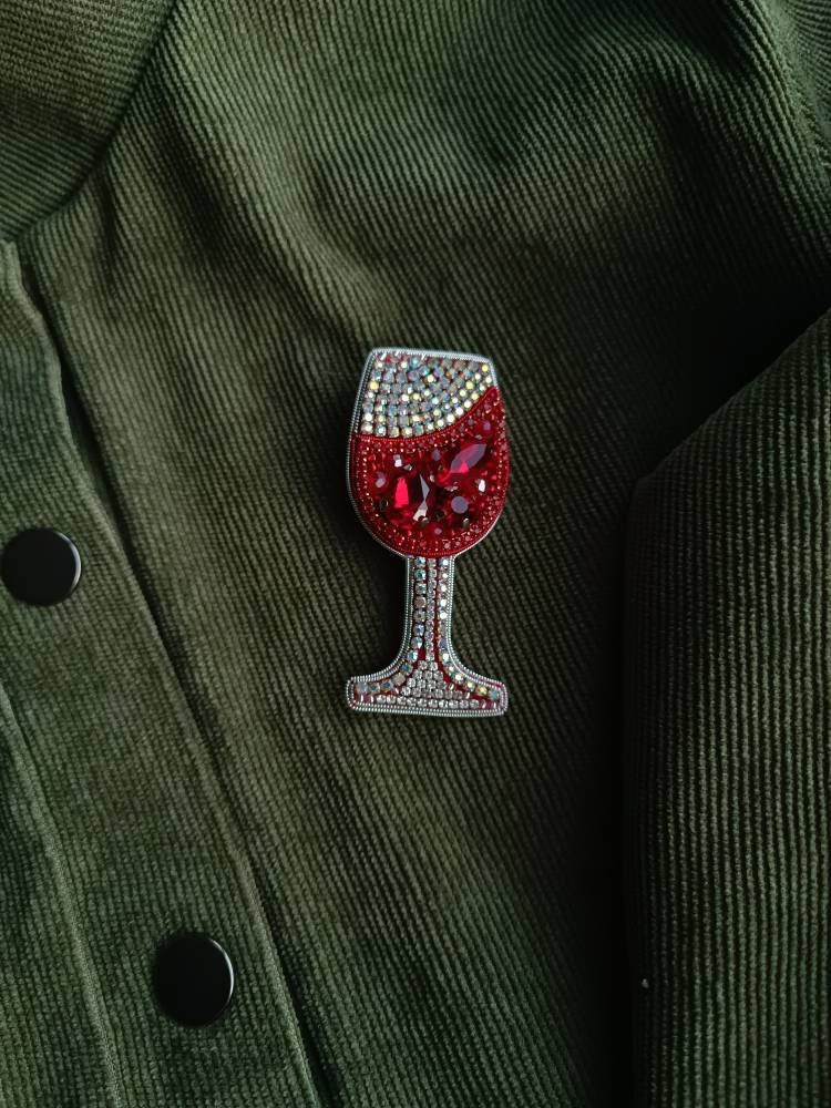 Beaded glass brooch red, wine lover gift, wine jewelry, red wine, glass pin - Thumbnail 2
