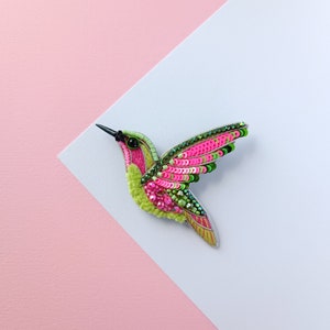 Beaded hummingbird brooch pin embroidered gift for her bird lover jewelry handmade unique gift pink and light green image 3