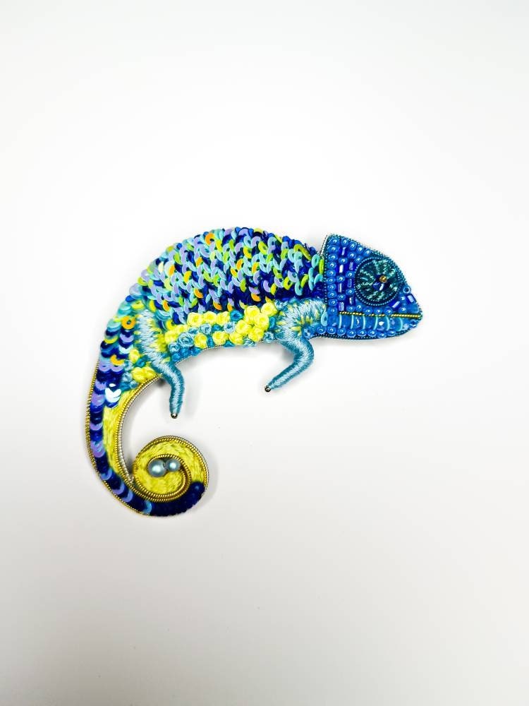 Embroidered chameleon pin beaded brooch lizard sequins jewelry yellow and blue pin Ukrainian flag colors made in Ukraine unique jewelry gift - Thumbnail 2