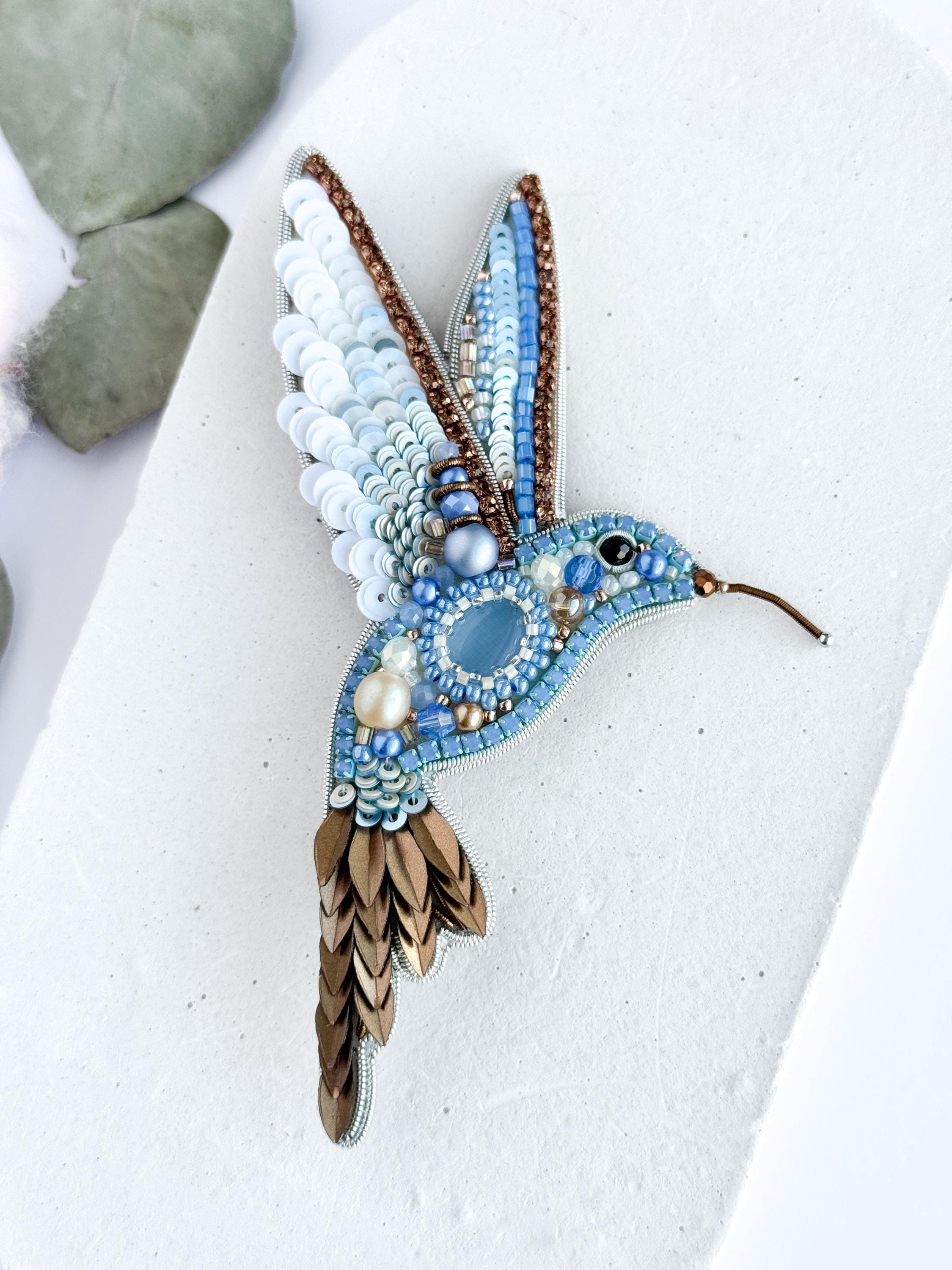 Beaded hummingbird brooch embroidered bird pin handmade - Thumbnail 2