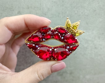 Beaded lips brooch, crystal pin, red crowned lips brooch, seed beads and rhinestones jewelry gift for her made in Ukraine