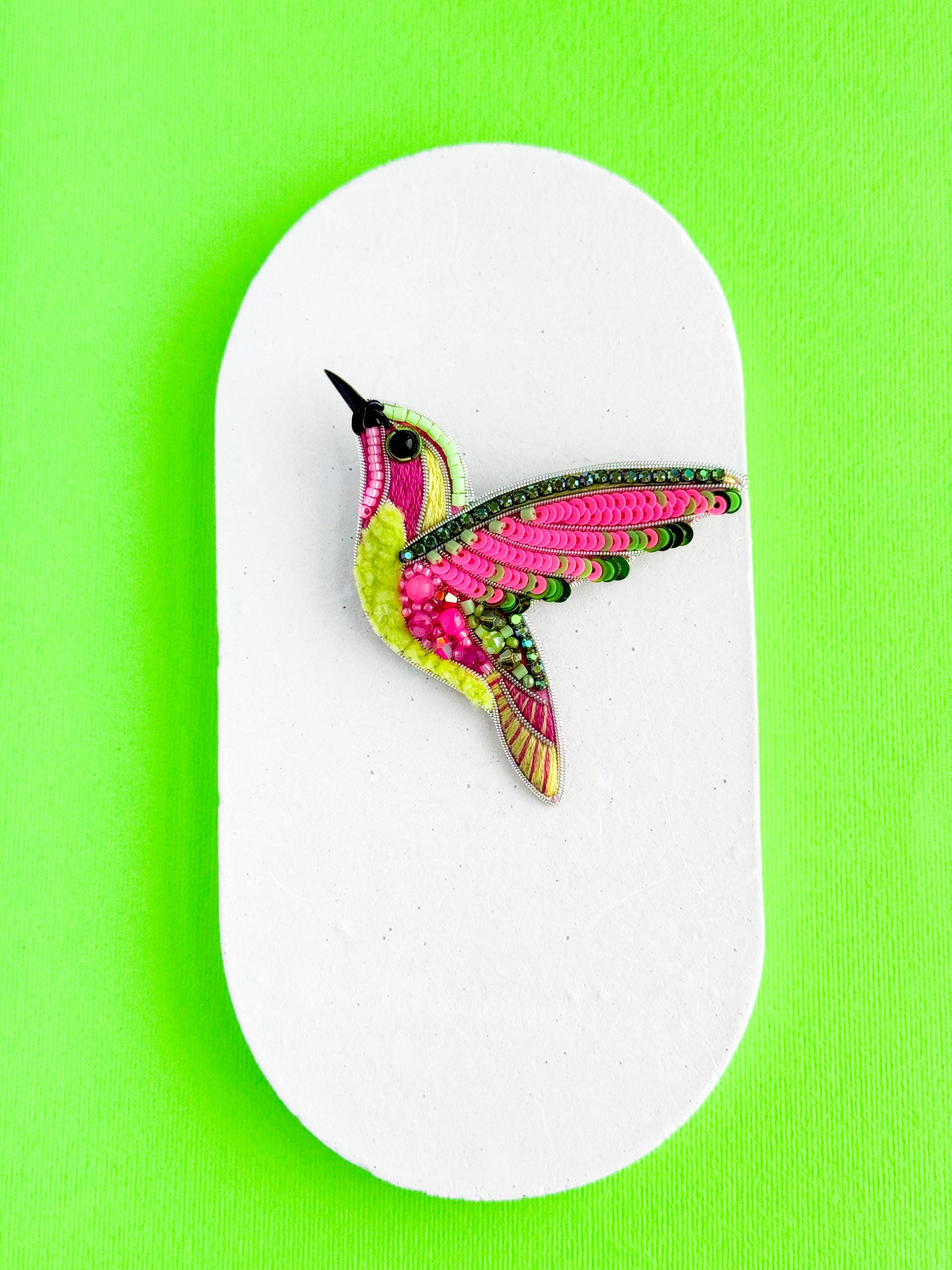 Beaded hummingbird brooch pin embroidered gift for her bird lover jewelry handmade unique gift pink and light green - Thumbnail 3