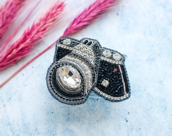 Beaded camera brooch embroidered photo camera pin photographer gift camera jewelry Christmas gift for camera lover unique jewelry handmade