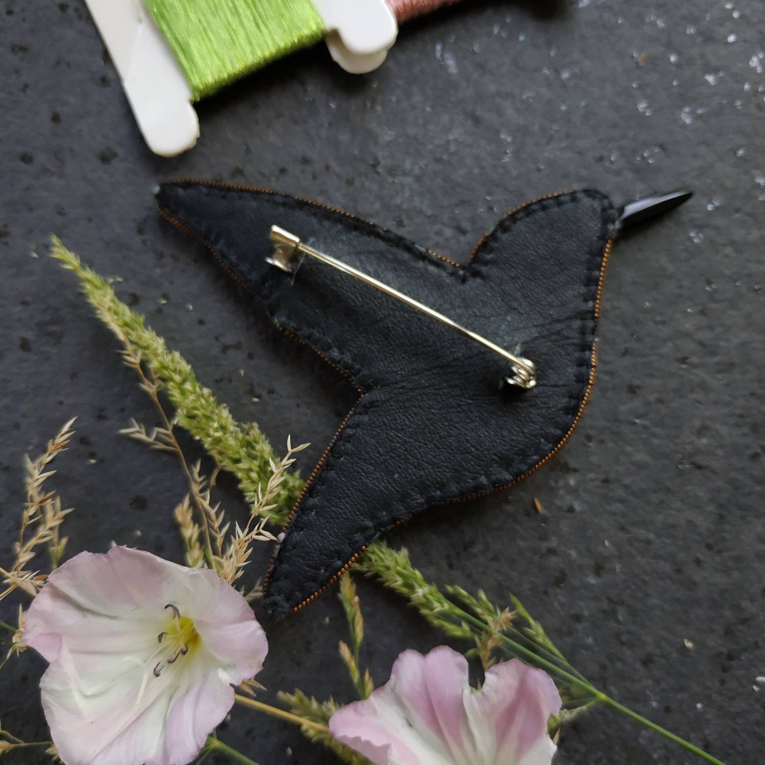 Embroidered bird brooch seed beaded hummingbird pin cotton brooch bird lover gift bird jewelry green bird pin sequins bird gift for her - Thumbnail 2