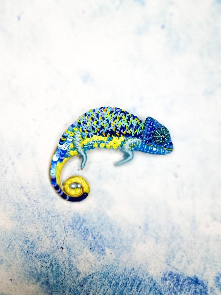 Embroidered chameleon pin beaded brooch lizard sequins jewelry yellow and blue pin Ukrainian flag colors made in Ukraine unique jewelry gift - Thumbnail 3