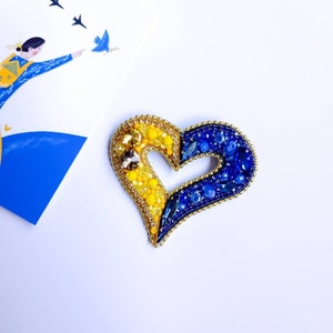 Beaded Ukraine heart brooch embroidered Ukrainian flag pray for Ukraine pin