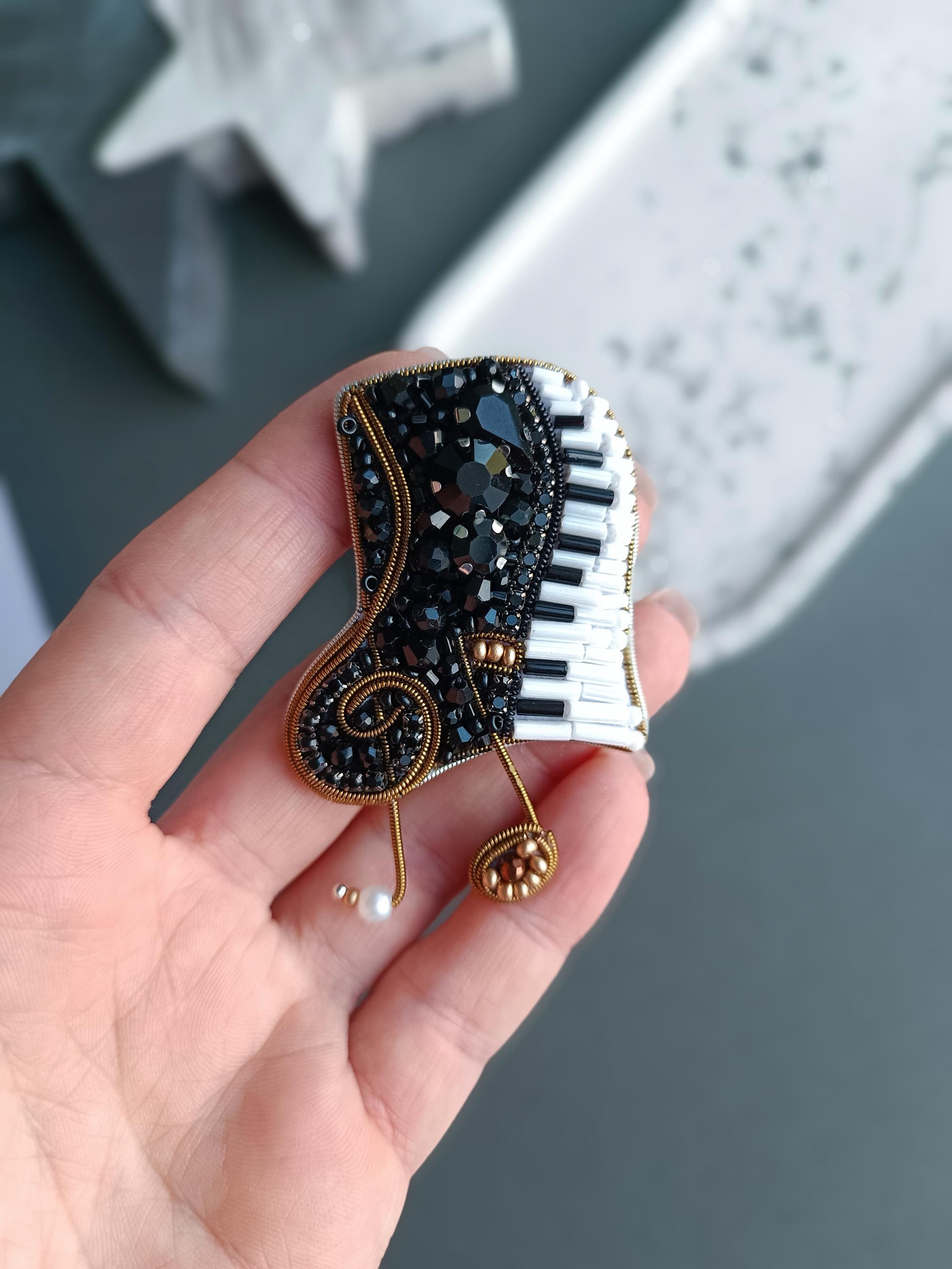 Beaded piano brooch embroidered musician pin handmade musician gift made in Ukraine black and white treble clef - Thumbnail 3