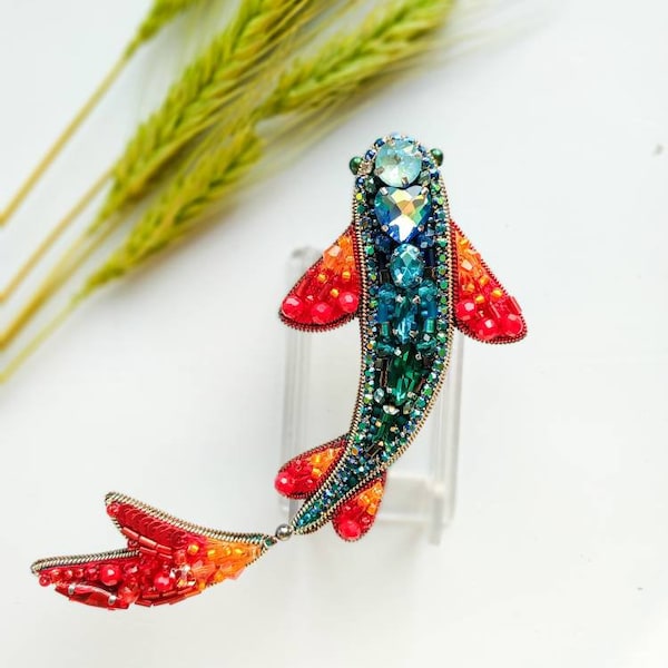Beaded fish brooch, lapel pin, embroidered jewelry, gift for her, carp jewelry, fish jewelry, crystal brooch, unique gift, pisces Ukraine