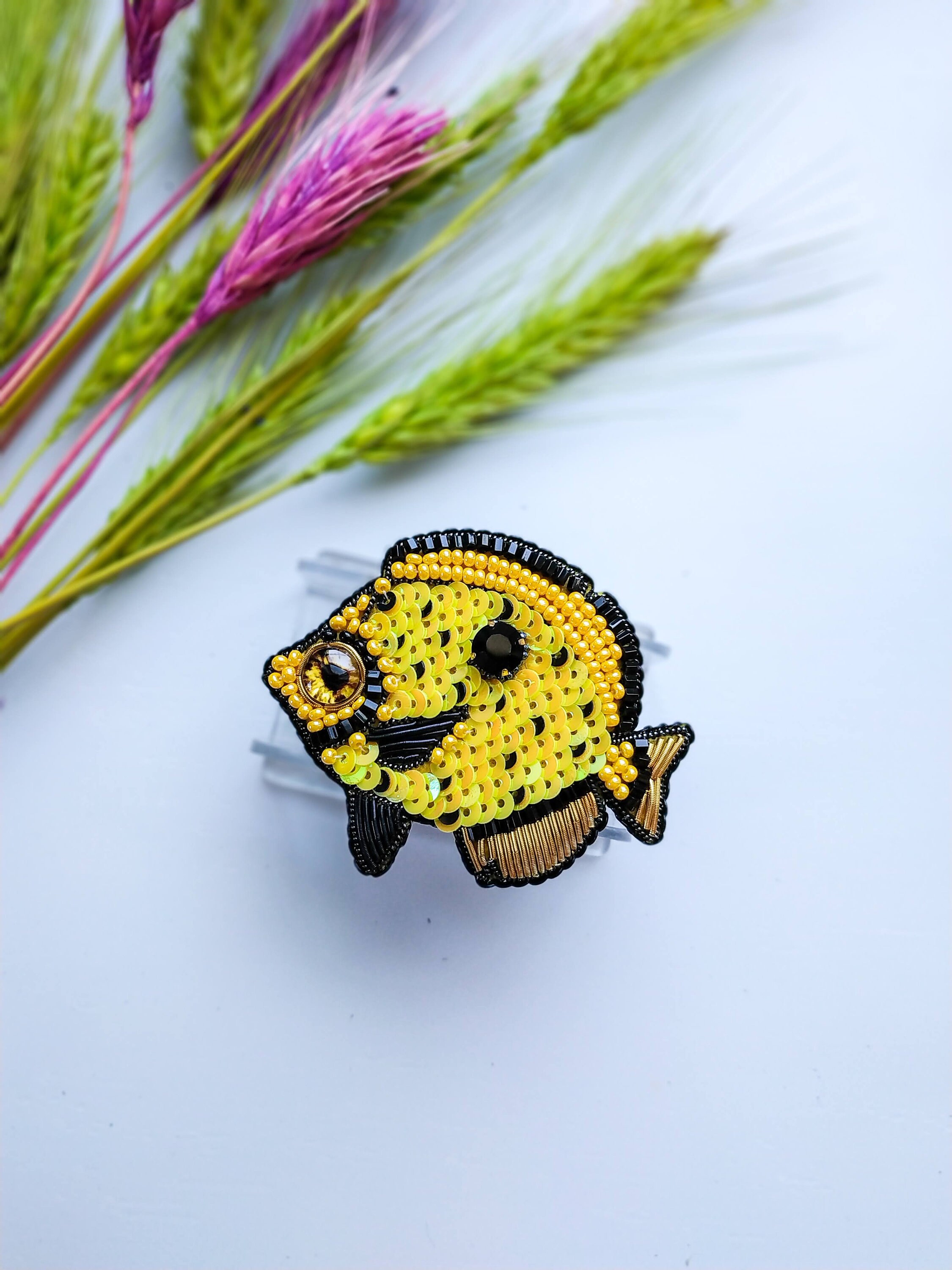 Beaded cichlid fish brooch lapel pin embroidered jewelry gift for her yellow fish jewelry fish jewelry sequins unique gift handmade pisces - Thumbnail 7