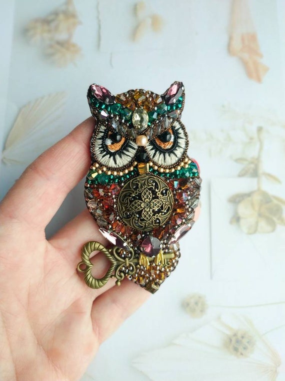 Owl brooch 2024