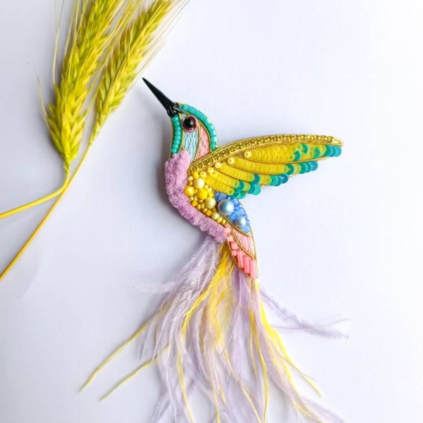Geborduurde kolibrie pin broche regenboog vogel broche gemaakt in Oekraïne vogelliefhebber cadeau voor haar Oekraïense winkel kralen broche