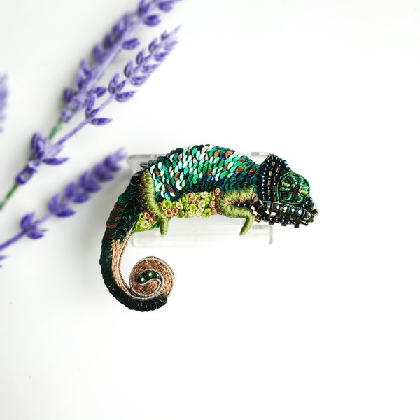 Beaded chameleon brooch handmade lizard pin chameleon jewelry gift for her Christmas gift green chameleon embroidered with seed beads