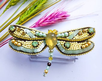 Beaded dragonfly, beaded brooch, insect jewelry, yellow drangonfly, unique gift for her, embroidered pin, handmade brooch