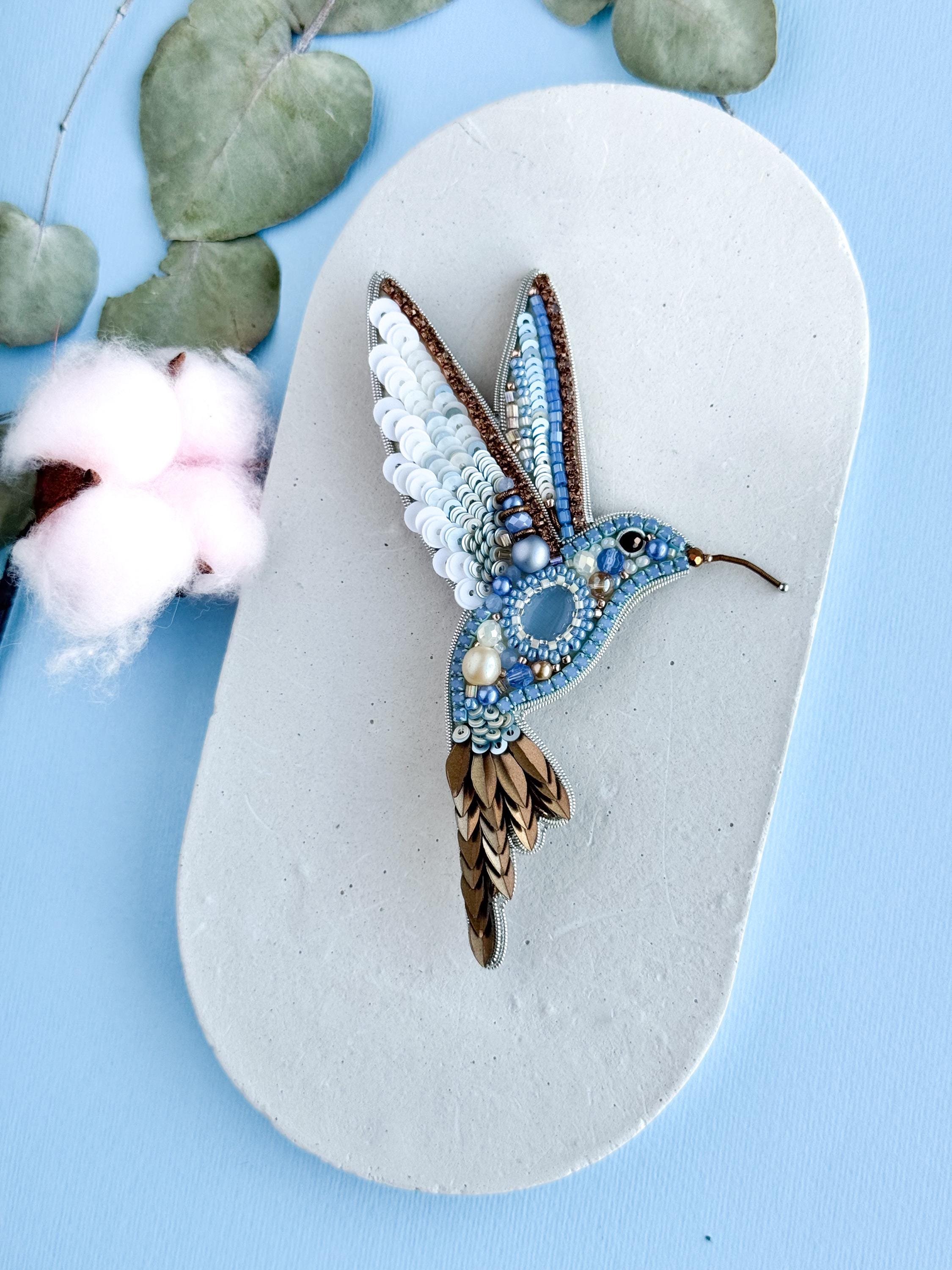 Beaded hummingbird brooch embroidered bird pin handmade - Thumbnail 3