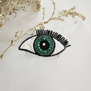 Broche oeil perlée, cadeau mauvais œil pour elle, bijoux oeil vert brodés, accessoires faits main