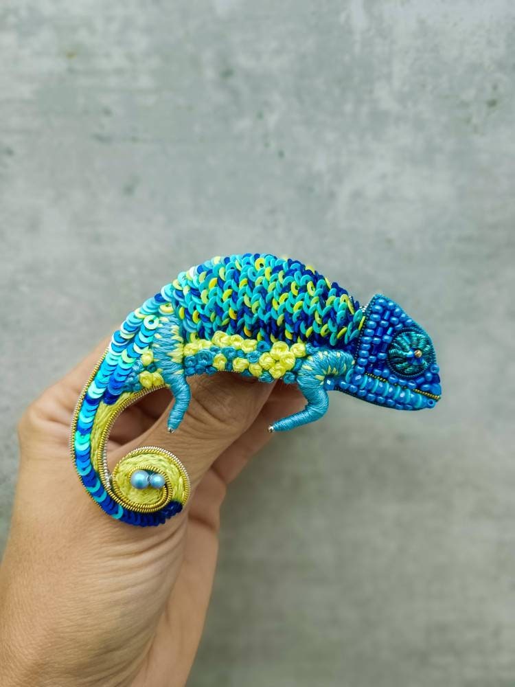 Embroidered chameleon pin beaded brooch lizard sequins jewelry yellow and blue pin Ukrainian flag colors made in Ukraine unique jewelry gift - Thumbnail 5