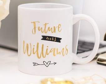 Personalisierte Future Mrs Tasse mit Nachnamen, Verlobungsgeschenk für die zukünftige Braut