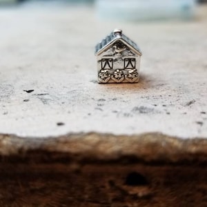 authentic      Pandora home sweet home charm