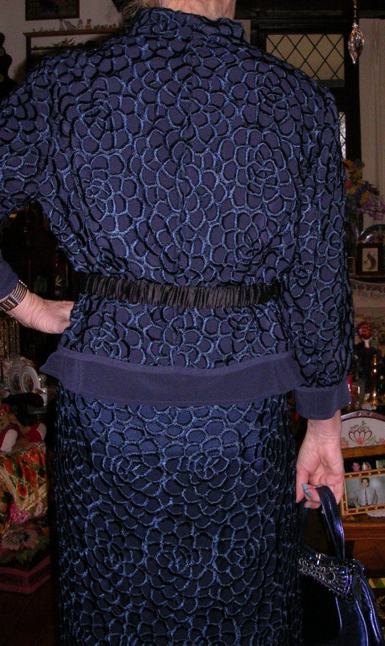size Australia Vintage 1990/'s navy blue satin lined corded lacejersey 2 piece button-up pencil skirt suit by George Gross medium 14