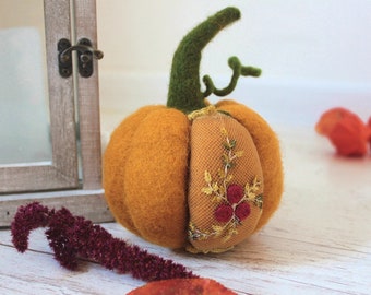 Felted pumpkin/pumpkin decor/halloween gift/stylish pumpkin/stylish fall decor/pumpkin with lace/thankgiving decoration